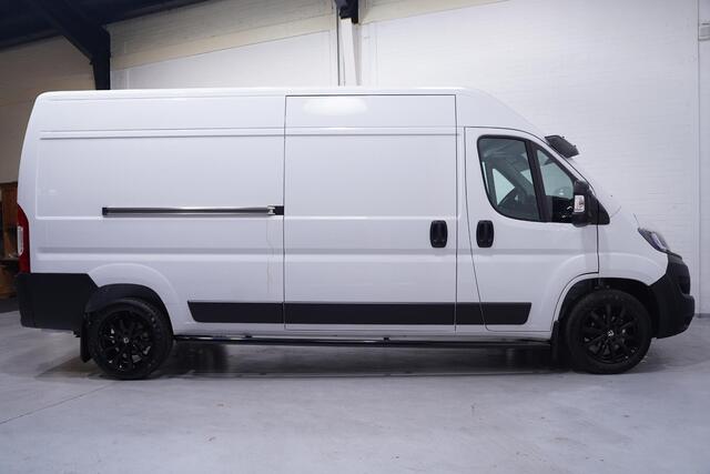 Fiat DUCATO 2.2 MultiJet 140 pk L3H2 Black&White Edition Airco Cruise Control, 18" LMV Zwart, Sidebars, Zonneklep, 3-Zits Nieuw
