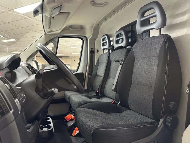Fiat DUCATO 30 2.0 MultiJet L1H1/ 3-Zitplaatsen voor!/ Zij-Schuifdeur rechts/ Imperiaal/ Trekhaak/ Navi/ Clima/ Cruise/ Elek. pakket/ Bluetooth/ Armsteun/ Multi. LEDER. Stuur.