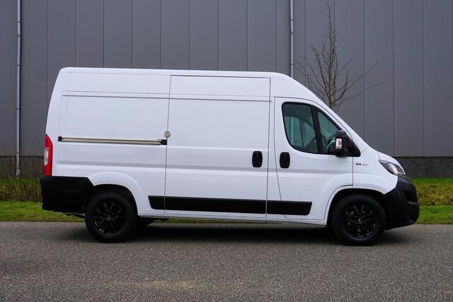 Fiat DUCATO 35 2.3 MultiJet L2H2 Automaat 9-traps |160 pk |1e eigenaar |Topstaat |BPM voordeel |EURO6 |Climate control |Cruise |Navi |Camera |Bluetooth media telefonie |3500 KG |Camperbasis