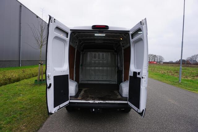 Fiat DUCATO 35 2.3 MultiJet L2H2 Automaat 9-traps |160 pk |1e eigenaar |Topstaat |BPM voordeel |EURO6 |Climate control |Cruise |Navi |Camera |Bluetooth media telefonie |3500 KG |Camperbasis