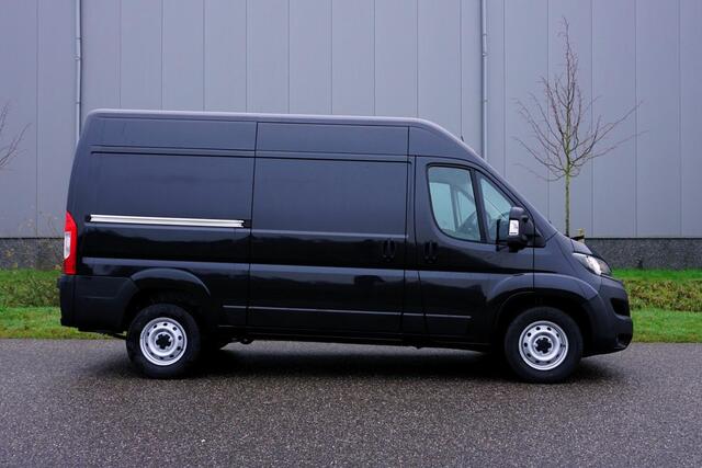 Fiat DUCATO 35H HD 2.2 MultiJet L2H2 Heavy |Trekhaak |3000 KG trekgewicht |Parkeersensoren |Carplay |Camera |Climate control |Cruise |Nieuwe type |3500 KG mtm |EURO6 |Dode hoek detectie