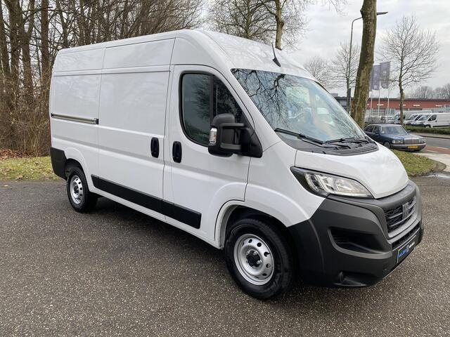 Fiat DUCATO GB L2H2 2.2D MultiJet 140pk 3.5T | GEEN BPM | Multimedia | Apple CarPlay / Android Auto | NAVI | Achteruitrijcamera | Parkeersensoren achter | Dode hoek detectie | Inklapbare buitenspiegels | Bestuurdersstoel comfort | Armsteun | Bank voorpassagiers | Air