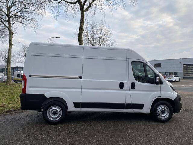 Fiat DUCATO GB L2H2 2.2D MultiJet 140pk 3.5T | GEEN BPM | Multimedia | Apple CarPlay / Android Auto | NAVI | Achteruitrijcamera | Parkeersensoren achter | Dode hoek detectie | Inklapbare buitenspiegels | Bestuurdersstoel comfort | Armsteun | Bank voorpassagiers | Air