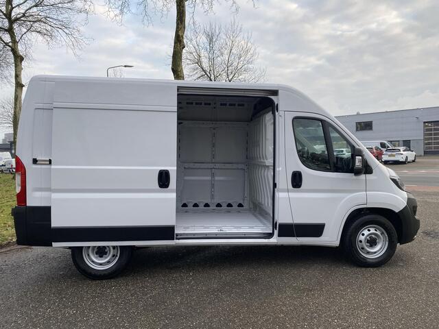 Fiat DUCATO GB L2H2 2.2D MultiJet 140pk 3.5T | GEEN BPM | Multimedia | Apple CarPlay / Android Auto | NAVI | Achteruitrijcamera | Parkeersensoren achter | Dode hoek detectie | Inklapbare buitenspiegels | Bestuurdersstoel comfort | Armsteun | Bank voorpassagiers | Air