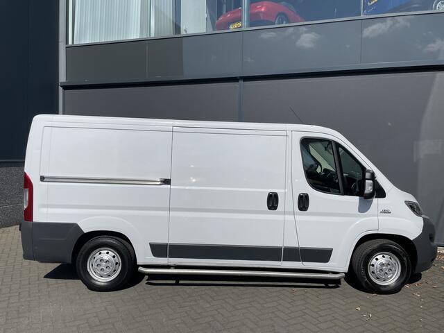 Fiat DUCATO 33 2.3 MultiJet L2H1 Airco - Trekhaak - Luchtvering - Bluetooth - Park.sensoren Achter - Side bars - 2 zitpl.RV - zijwand betim. - Laadvloer - tussenschot V
