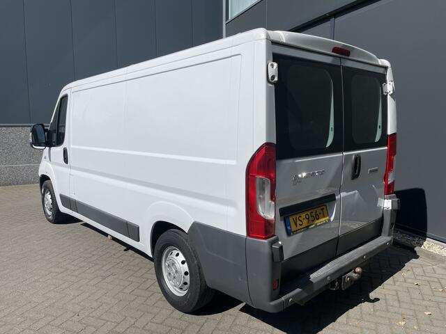 Fiat DUCATO 33 2.3 MultiJet L2H1 Airco - Trekhaak - Luchtvering - Bluetooth - Park. sensoren Achter - Lendesteun verstelb. - B.stoel IHV - Hill hold - 2 zitpl. RV - Zijschuifd. Rechts - Laadvloer - Tussenschot V - zijwand b