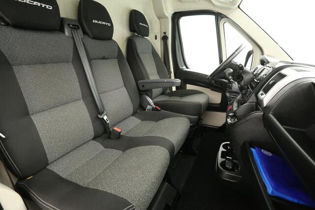 Fiat DUCATO 33 2.3 MultiJet L3H2 Airco Camera Cruise Navigatie 3 Persoons Elektrpakket Trekhaak