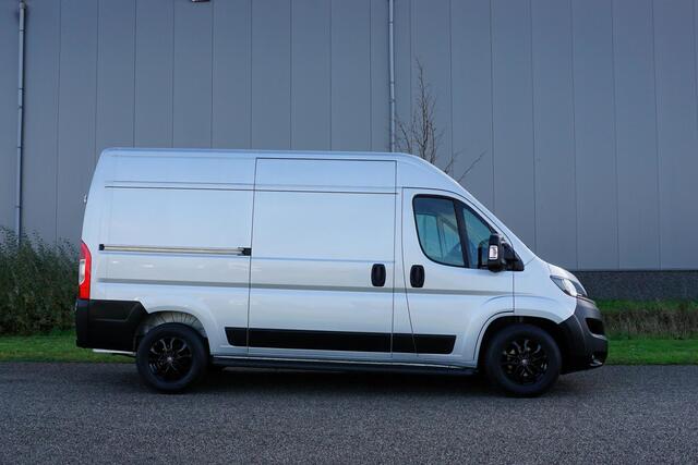 Fiat DUCATO 35 2.3 MultiJet L2H2 Automaat 9-traps |Topstaat |1e eigenaar |2e airbag |Camera |Airco |Navi |Cruise |Trekhaak |Metallic |EURO6 |3500 KG |Lage KM-stand
