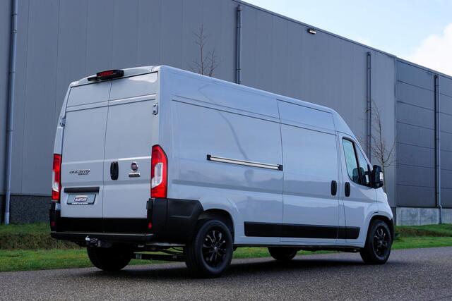 Fiat DUCATO 35H 2.2 MultiJet L3H2 in Topstaat |180 pk |Automaat |Expeditie Grijs |Camera |Cruise |Navi |Nieuwe model |Trekhaak |Digitaal dashboard |Carplay |3500 KG |1e eigenaar