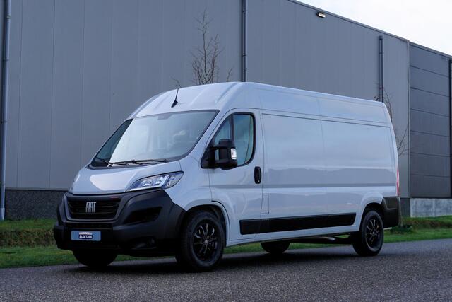 Fiat DUCATO 35H 2.2 MultiJet L3H2 in Topstaat |180 pk |Automaat |Expeditie Grijs |Camera |Cruise |Navi |Nieuwe model |Trekhaak |Digitaal dashboard |Carplay |3500 KG |1e eigenaar