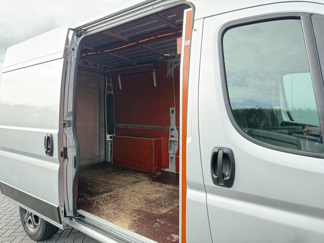 Fiat DUCATO 2.3 MultiJet 161 PK AUTOMAAT / L2H2 / DHOLLANDIA LAADKLEP / AFNEEMBARE 3 TONS TREKHAAK / CAMERA / CRUISE / ECC