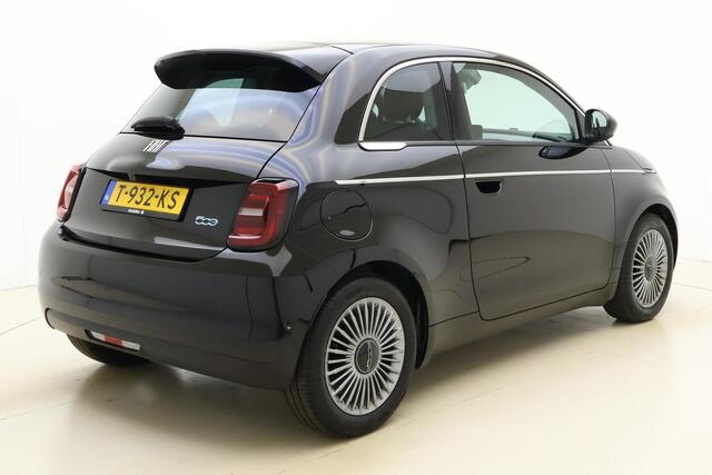 Fiat E-500 Urban 42 kWh | Climate control | Navigatie via Carplay | Lichtmetalen velgen | Camera | Parkeersensoren | Weinig kilometers | Keyless | Armsteun | DAB Radio