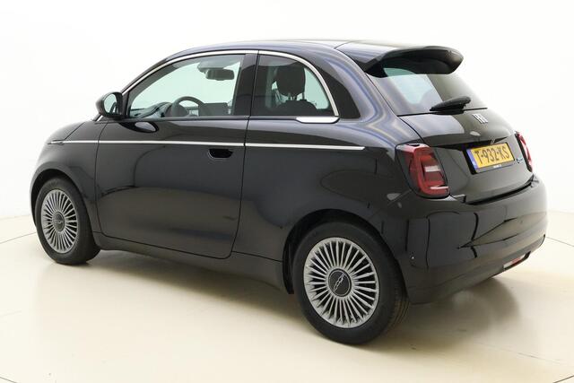 Fiat E-500 Urban 42 kWh | Climate control | Navigatie via Carplay | Lichtmetalen velgen | Camera | Parkeersensoren | Weinig kilometers | Keyless | Armsteun | DAB Radio