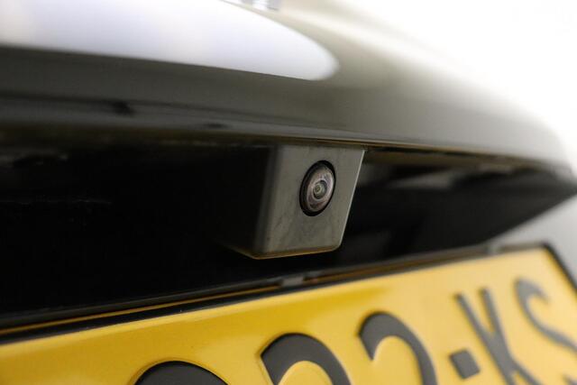 Fiat E-500 Urban 42 kWh | Climate control | Navigatie via Carplay | Lichtmetalen velgen | Camera | Parkeersensoren | Weinig kilometers | Keyless | Armsteun | DAB Radio