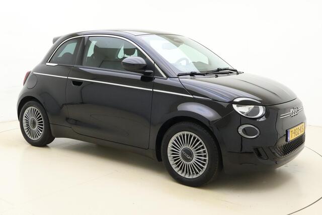 Fiat E-500 Urban 42 kWh | Climate control | Navigatie via Carplay | Lichtmetalen velgen | Camera | Parkeersensoren | Weinig kilometers | Keyless | Armsteun | DAB Radio