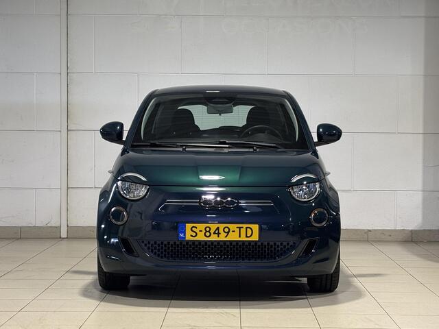 Fiat E-500 Urban 42kWh EV 118pk AUTOMAAT | PARELMOERLAK! | CAMERA | STOELVERW. | KEYLESS ENTRY | APPLE CARPLAY/ANDROID AUTO | DODEHOEKBEW.