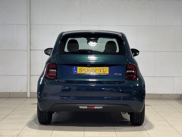 Fiat E-500 Urban 42kWh EV 118pk AUTOMAAT | PARELMOERLAK! | CAMERA | STOELVERW. | KEYLESS ENTRY | APPLE CARPLAY/ANDROID AUTO | DODEHOEKBEW.