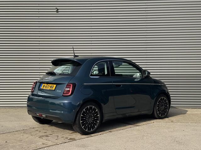 Fiat E-500 La Prima 42 kWh Fiat 500e La Prima Leder | 17" | Pack Winter | Schuif/Kantel dak | Subsidie ¤ 2.000,-