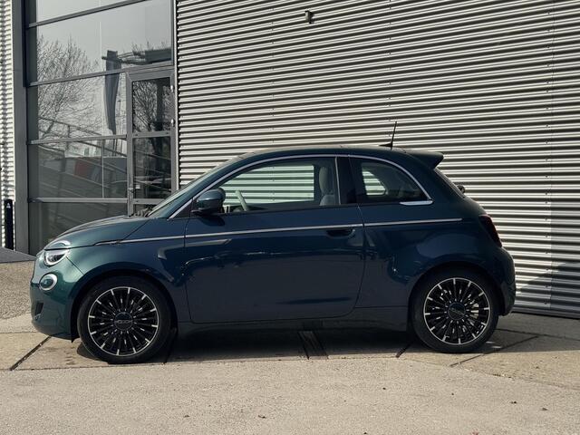 Fiat E-500 La Prima 42 kWh Fiat 500e La Prima Leder | 17" | Pack Winter | Schuif/Kantel dak | Subsidie ¤ 2.000,-