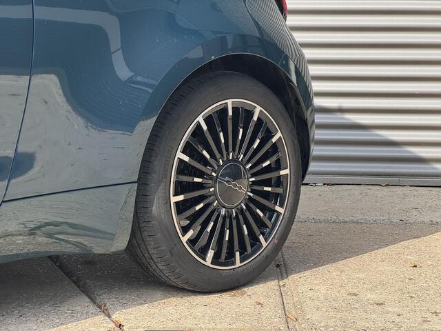 Fiat E-500 La Prima 42 kWh Fiat 500e La Prima Leder | 17" | Pack Winter | Schuif/Kantel dak | Subsidie ¤ 2.000,-