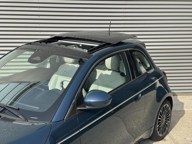 Fiat E-500 La Prima 42 kWh Fiat 500e La Prima Leder | 17" | Pack Winter | Schuif/Kantel dak | Subsidie ¤ 2.000,-