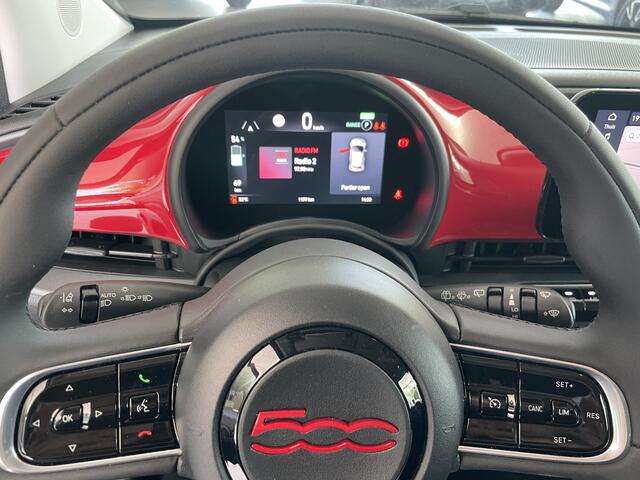 Fiat E-500 Red 42 kwh Achteruitrijcamera - Airco - Parkeersensor achter - Navigatiesysteem - Apple carplay - Cruise control - Licht metalen velgen 16 inch - Radio - Ramen elektrisch - Multifunctioneel stuurwiel - - Draadloze telefoonoplader - Led verlichting - Auto