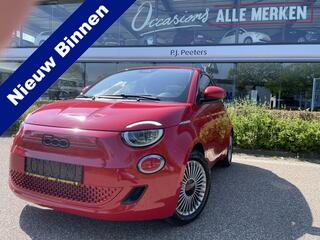 fiat-e-500-red-42-kwh-achteruitrijc