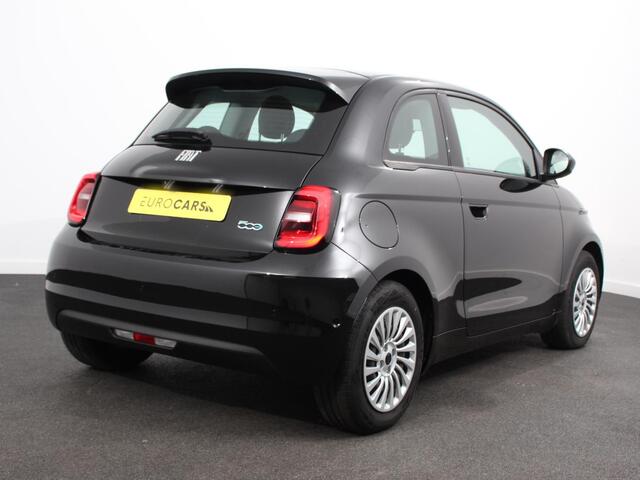Fiat E-500 Urban 42 kWh Airco Climatronic 360 Camera Stoelverwarming Keyless Wireless CarPlay Dodehoek Assistant 85 kW Charger Actieradius 320km WLTP