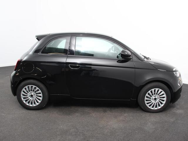 Fiat E-500 Urban 42 kWh Airco Climatronic 360 Camera Stoelverwarming Keyless Wireless CarPlay Dodehoek Assistant 85 kW Charger Actieradius 320km WLTP