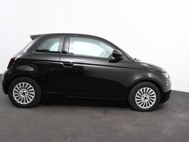 Fiat E-500 Berline 42 kWh Automaat Climate control Cruise control Achteruitrijcamera Led Navigatie Apple Carplay/ Android Auto Lichtmetalen velgen Stoelverwarming