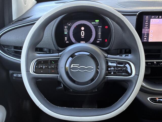 Fiat E-500 La Prima 42 kWh / SOH 93% / Apple Carplay/Android Auto / Achteruitrijcamera / Adaptieve Cruise Control / Lichtmetalen Velgen 17" / Navigatie / 3-fase / Snelladen /