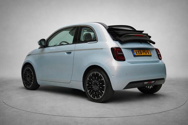 Fiat E-500 Cabrio La Prima by Bocelli 42 kWh | SoH 94,9% | Navigatie | Carplay | Camera | Stoelverwarming | JBL | Parkeersensoren