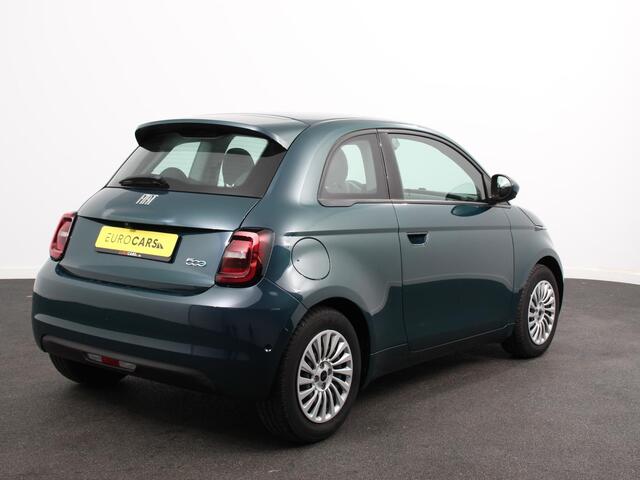 Fiat E-500 Berline 42 kWh Automaat Climate control Cruise control Achteruitrijcamera Led Navigatie Apple Carplay/ Android Auto Lichtmetalen velgen Stoelverwarming
