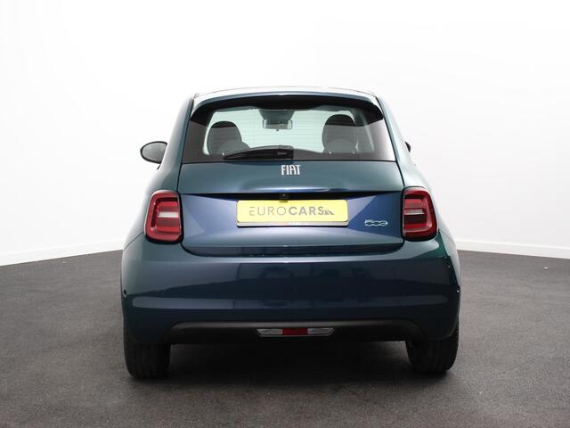 Fiat E-500 Berline 42 kWh Automaat Climate control Cruise control Achteruitrijcamera Led Navigatie Apple Carplay/ Android Auto Lichtmetalen velgen Stoelverwarming