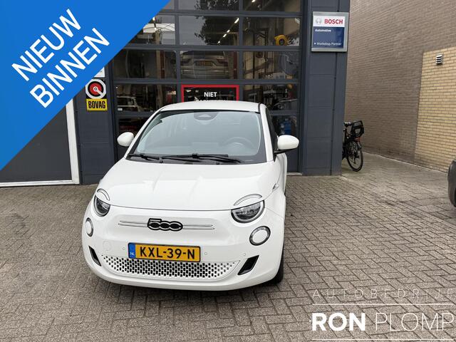 Fiat E-500 RED 42 kWh / Airco clima/ Apple carplay/ Cruise/ PDC/ Camera/ LMV/ Stoel verw