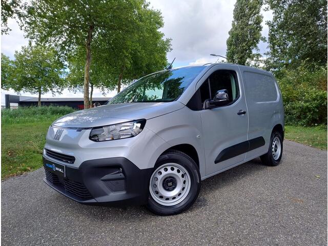 Fiat E-Doblo L1 50 kWh 136pk AUTOMAAT | Warmtepomp | Comfortstoelen | Stoelverwarming | Stuurverwarming | Verwarmbare voorruit | Houten afwerking laadruimte | Multimedia | Apple Carplay | Android Auto | Parkeersensoren achter | Climate control | Elektrisch inklapbare 
