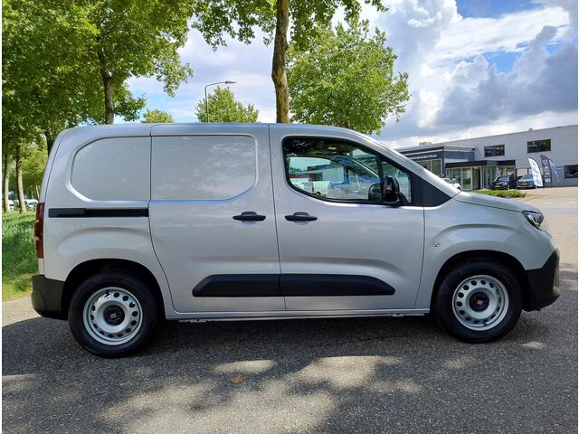 Fiat E-Doblo L1 50 kWh 136pk AUTOMAAT | Warmtepomp | Comfortstoelen | Stoelverwarming | Stuurverwarming | Verwarmbare voorruit | Houten afwerking laadruimte | Multimedia | Apple Carplay | Android Auto | Parkeersensoren achter | Climate control | Elektrisch inklapbare 