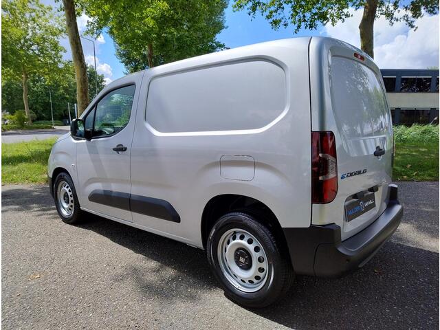 Fiat E-Doblo L1 50 kWh 136pk AUTOMAAT | Warmtepomp | Comfortstoelen | Stoelverwarming | Stuurverwarming | Verwarmbare voorruit | Houten afwerking laadruimte | Multimedia | Apple Carplay | Android Auto | Parkeersensoren achter | Climate control | Elektrisch inklapbare 