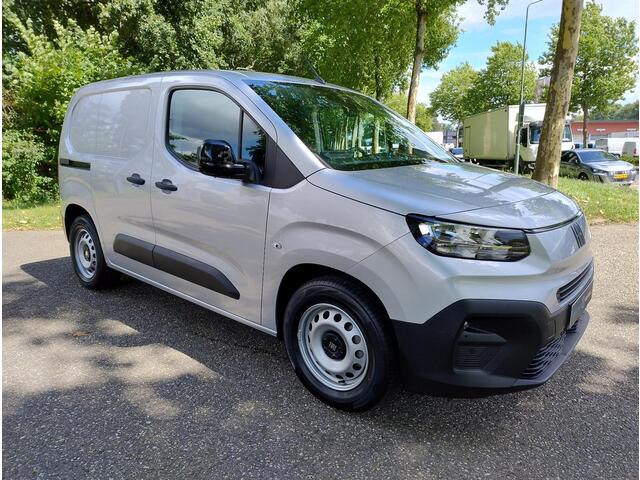 Fiat E-Doblo L1 50 kWh 136pk | 8 jaar garantie | 0% financial lease | Apple Carplay | Android Auto | Multimedia | Achteruitrijcamera | Parkeersensoren achter | Winter pakket | Stoelverwarming | Stuurverwarming | Stuurwielbediening | Reservewiel | van ¤30.975 voor ¤26.