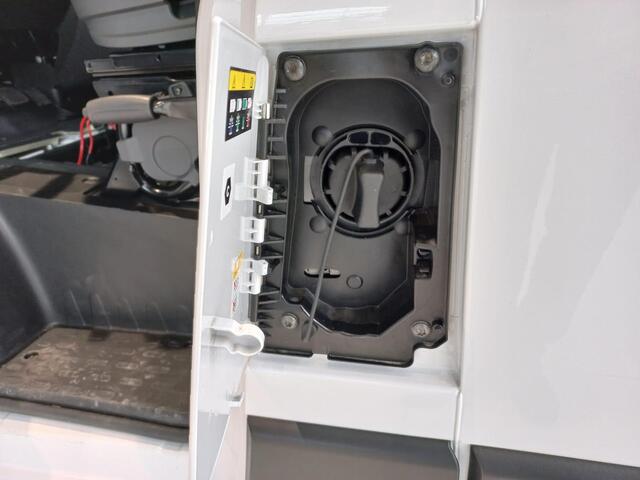 Fiat E-Ducato 3.5T L2H1 79 kWh | VOORRAADVOORDEEL! | Climate Control | 2-persoons bijrijderbank | Tussenschot met raam |