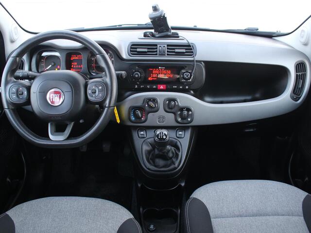Fiat PANDA 0.9 TwinAir Lounge / Airco / Bluetooth / Trekhaak (800 KG) / Radio-/USB / 5 Persoons /