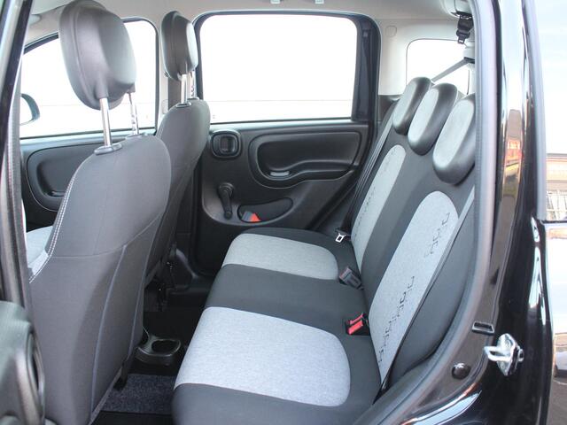 Fiat PANDA 0.9 TwinAir Lounge / Airco / Bluetooth / Trekhaak (800 KG) / Radio-/USB / 5 Persoons /