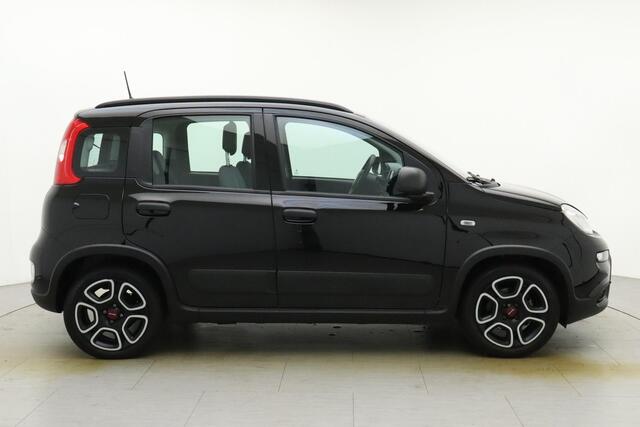 Fiat PANDA 1.0 Hybrid City Life | DEMO | 5-zits uitvoering | Nero Cinema Metallic | Zuinige motor | Apple Carplay | Android Auto | Airconditioning