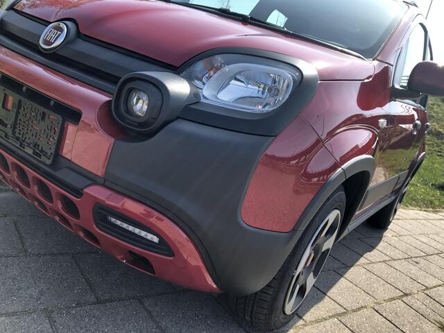 Fiat PANDA 1.0 Hybrid Cross RED