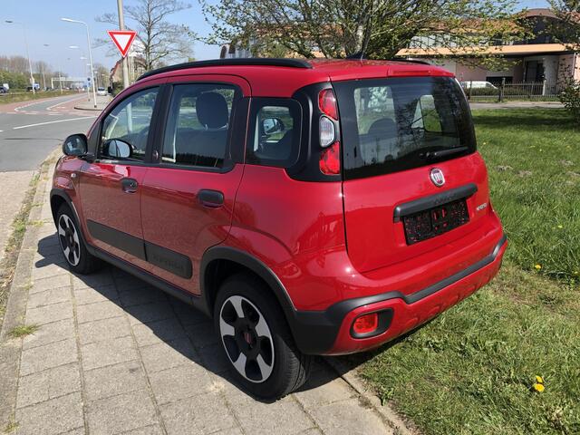 Fiat PANDA 1.0 Hybrid Cross RED