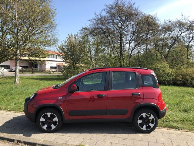 Fiat PANDA 1.0 Hybrid Cross RED