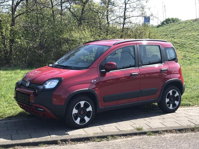 Fiat PANDA 1.0 Hybrid Cross RED
