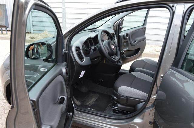 Fiat PANDA 1.0 Hybrid City Life O.a: Carplay, Airco, DAB, Bluetooth, Rijklaar, Etc. All-in prijs!