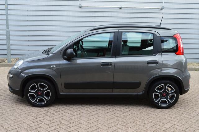 Fiat PANDA 1.0 Hybrid City Life O.a: Carplay, Airco, DAB, Bluetooth, Rijklaar, Etc. All-in prijs!