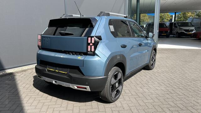 Fiat PANDA Grande La Prima 11 kW 44 kWh Airco - Achteruitrijcamera - Parkeersensoren voor en achter - Cruise control - Navigatiesysteem - Dakrails - Stuur multifunctioneel